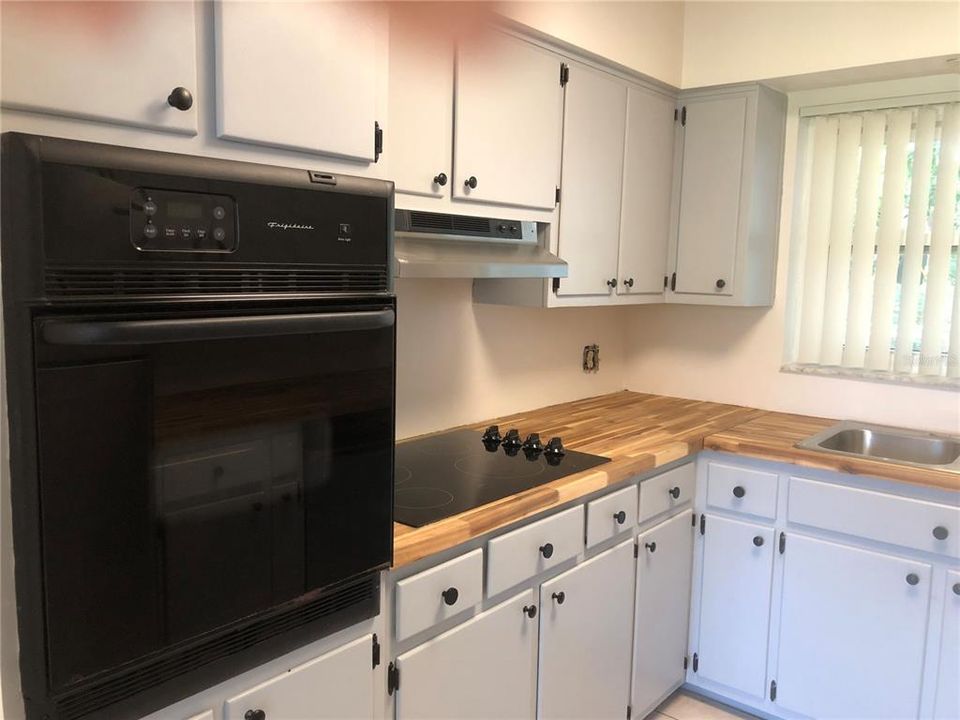 For Sale: $325,000 (2 beds, 2 baths, 1142 Square Feet)