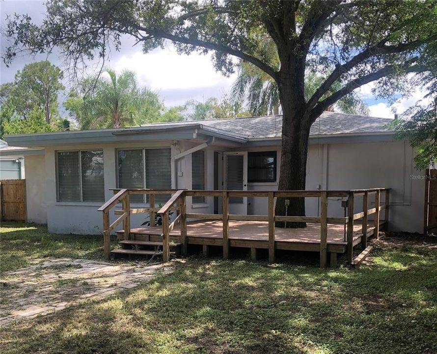 For Sale: $325,000 (2 beds, 2 baths, 1142 Square Feet)