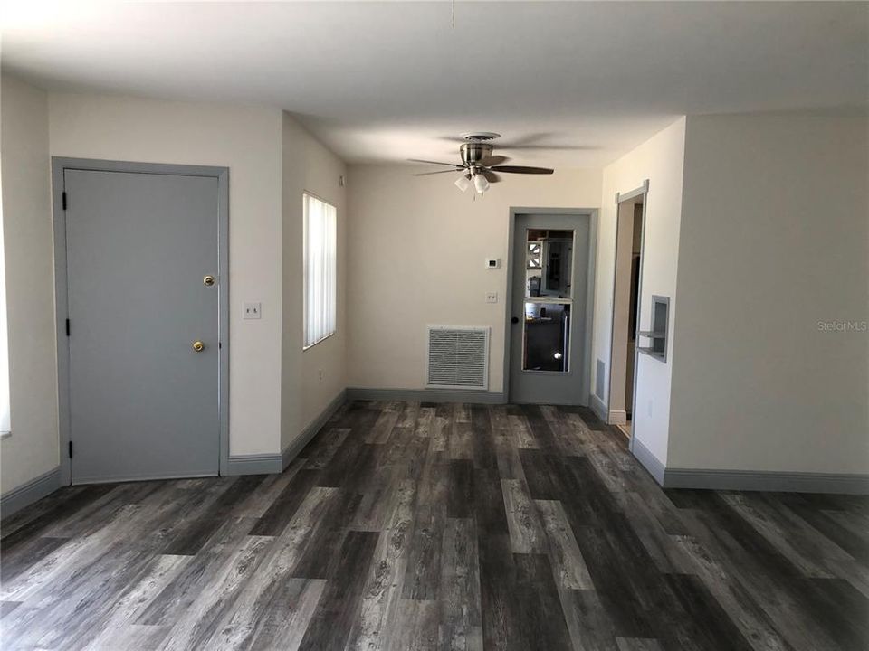 For Sale: $325,000 (2 beds, 2 baths, 1142 Square Feet)