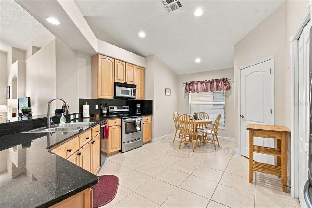 En Venta: $464,900 (4 camas, 3 baños, 1904 Pies cuadrados)