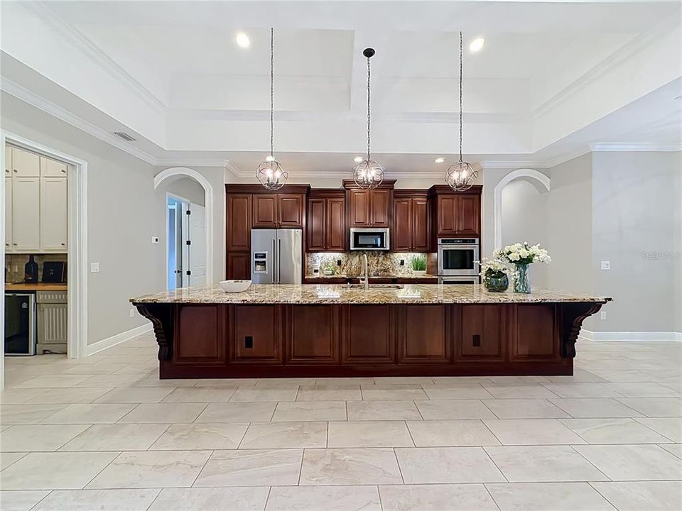 En Venta: $870,000 (4 camas, 3 baños, 2601 Pies cuadrados)