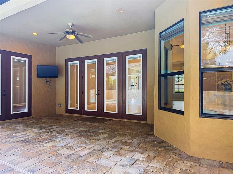 En Venta: $870,000 (4 camas, 3 baños, 2601 Pies cuadrados)