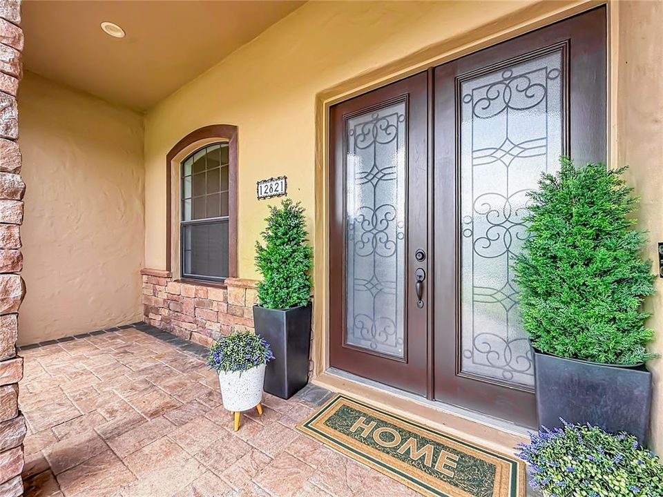 En Venta: $870,000 (4 camas, 3 baños, 2601 Pies cuadrados)