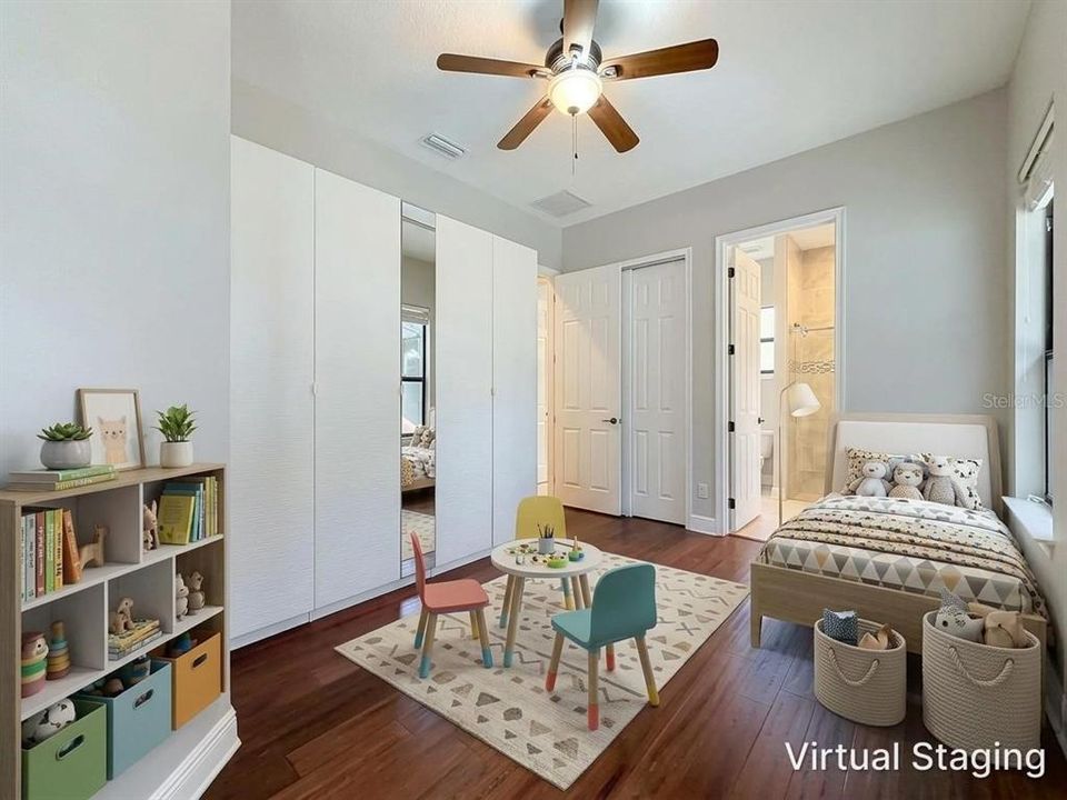 En Venta: $870,000 (4 camas, 3 baños, 2601 Pies cuadrados)