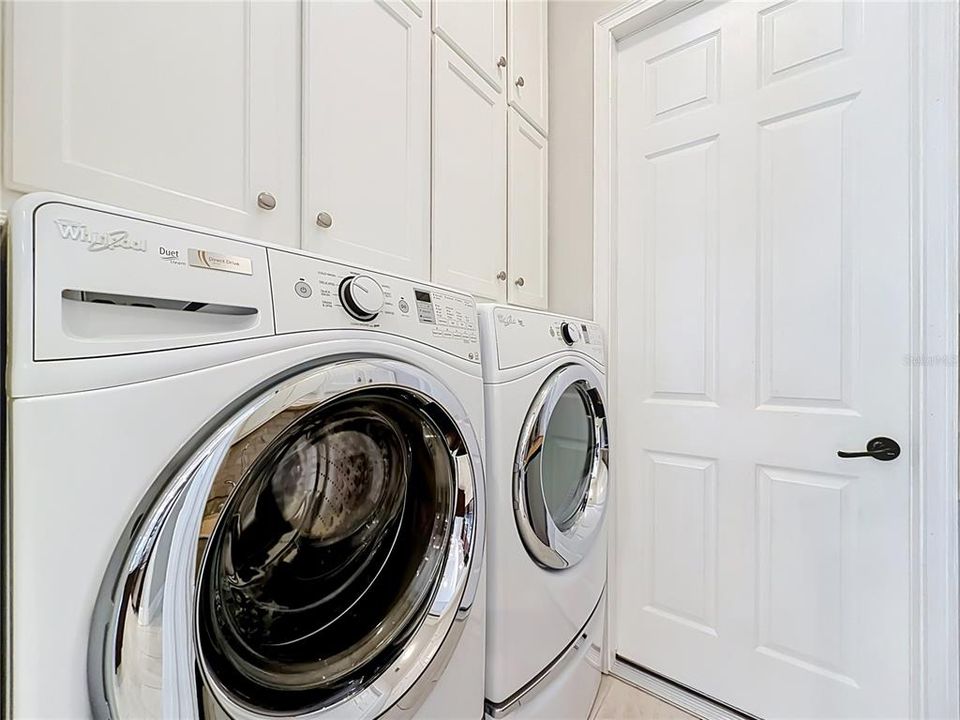 En Venta: $870,000 (4 camas, 3 baños, 2601 Pies cuadrados)