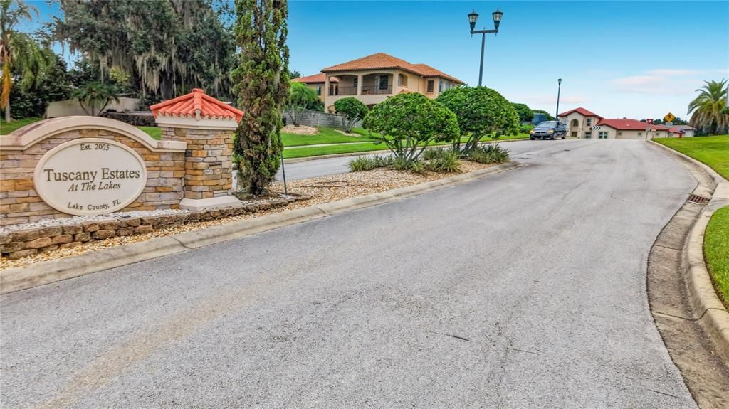 En Venta: $870,000 (4 camas, 3 baños, 2601 Pies cuadrados)
