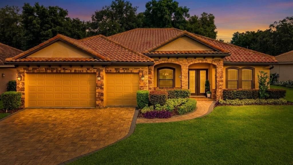 En Venta: $870,000 (4 camas, 3 baños, 2601 Pies cuadrados)