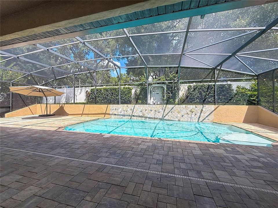 En Venta: $870,000 (4 camas, 3 baños, 2601 Pies cuadrados)