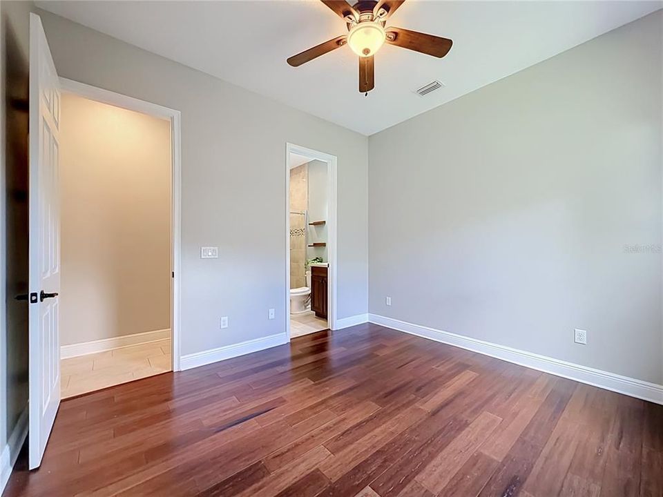 En Venta: $870,000 (4 camas, 3 baños, 2601 Pies cuadrados)