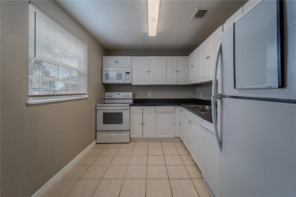 В аренду: $1,650 (2 спален, 2 ванн, 1165 Квадратных фут)