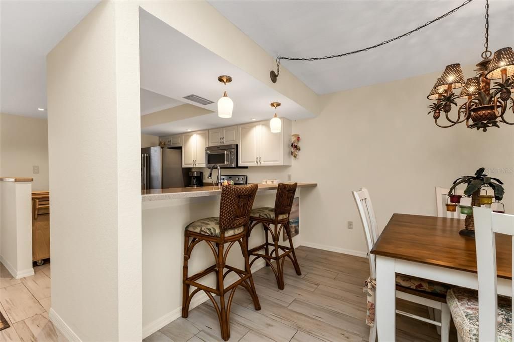 For Sale: $274,900 (2 beds, 2 baths, 1111 Square Feet)