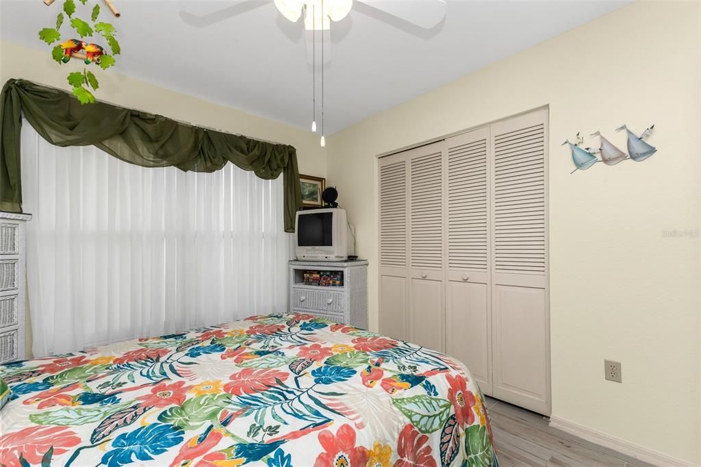 For Sale: $274,900 (2 beds, 2 baths, 1111 Square Feet)