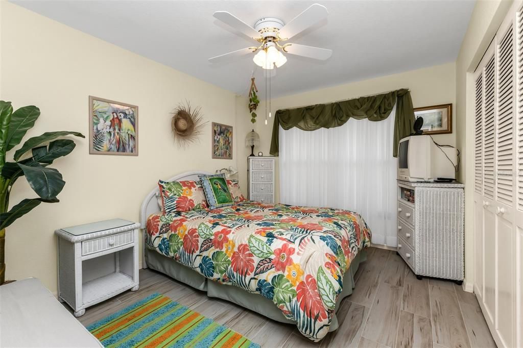 For Sale: $274,900 (2 beds, 2 baths, 1111 Square Feet)