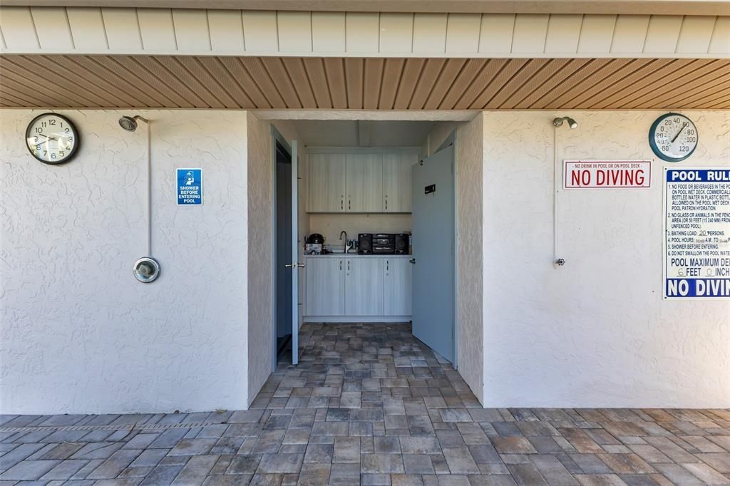 For Sale: $274,900 (2 beds, 2 baths, 1111 Square Feet)