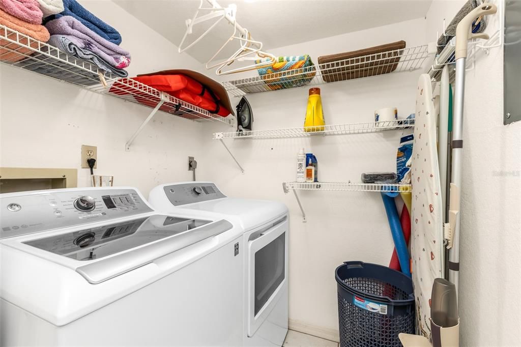 For Sale: $274,900 (2 beds, 2 baths, 1111 Square Feet)