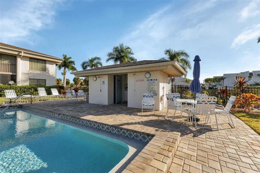 For Sale: $274,900 (2 beds, 2 baths, 1111 Square Feet)