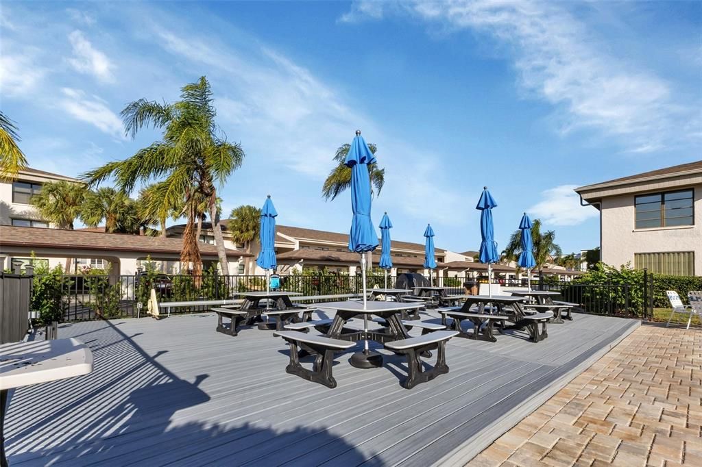 For Sale: $274,900 (2 beds, 2 baths, 1111 Square Feet)