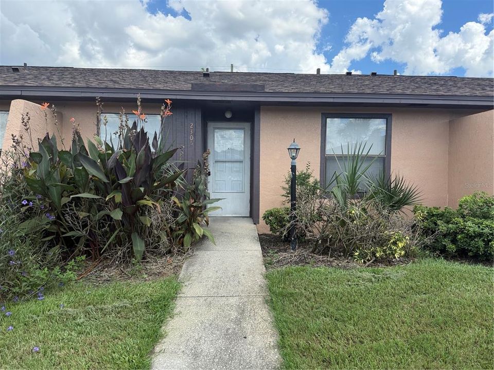 For Sale: $184,000 (2 beds, 2 baths, 991 Square Feet)