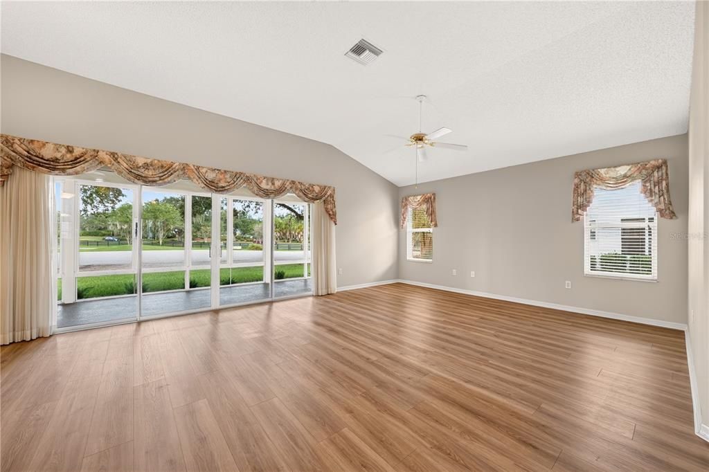Под контрактом: $429,000 (3 спален, 2 ванн, 1932 Квадратных фут)