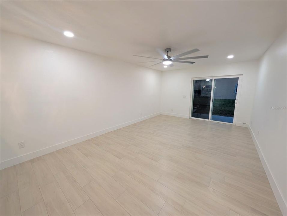 En Venta: $249,900 (2 camas, 2 baños, 928 Pies cuadrados)