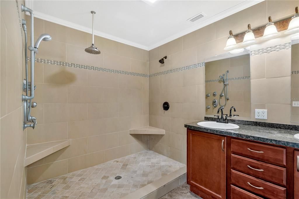На продажу: $345,000 (2 спален, 2 ванн, 1168 Квадратных фут)