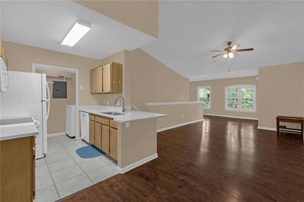For Sale: $200,000 (2 beds, 2 baths, 1222 Square Feet)
