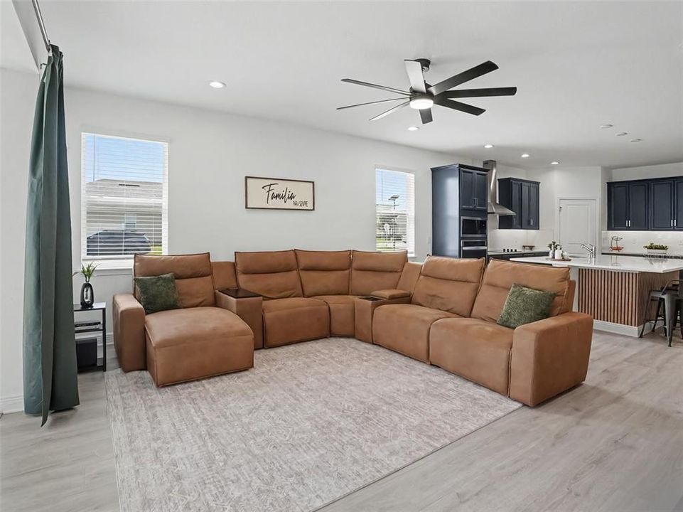 En Venta: $625,000 (5 camas, 3 baños, 3217 Pies cuadrados)