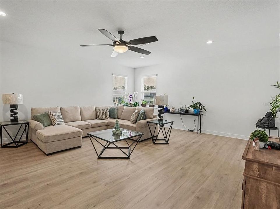En Venta: $625,000 (5 camas, 3 baños, 3217 Pies cuadrados)