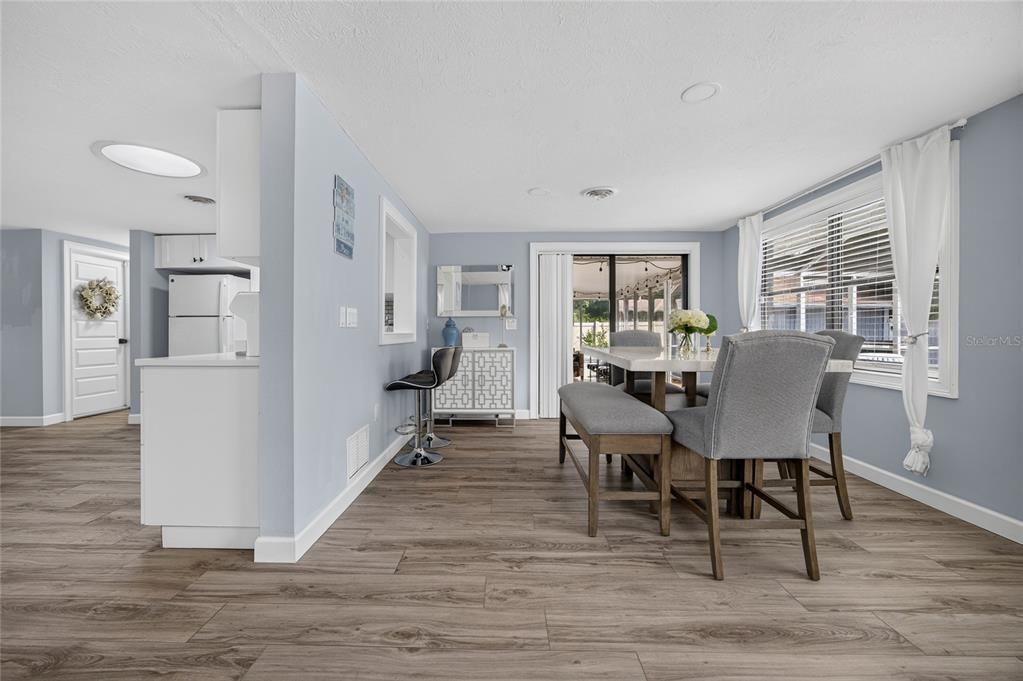En Venta: $410,000 (2 camas, 2 baños, 1416 Pies cuadrados)