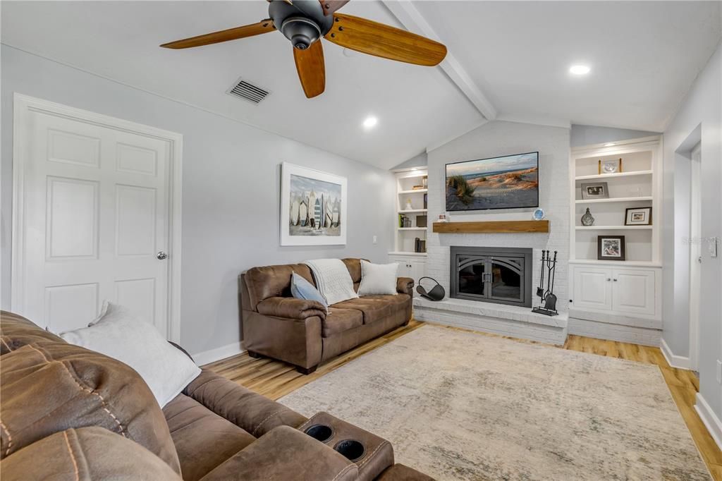 En Venta: $759,000 (3 camas, 2 baños, 1910 Pies cuadrados)