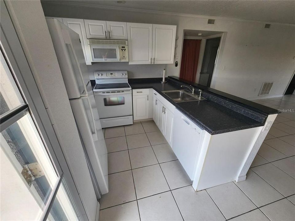 В аренду: $1,350 (2 спален, 2 ванн, 860 Квадратных фут)