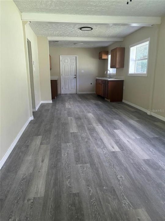 For Rent: $1,100 (2 beds, 1 baths, 768 Square Feet)