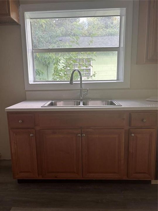 For Rent: $1,100 (2 beds, 1 baths, 768 Square Feet)