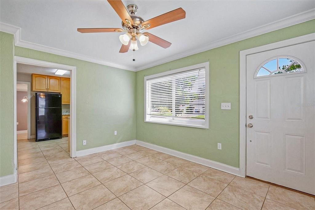 For Sale: $299,900 (2 beds, 1 baths, 943 Square Feet)