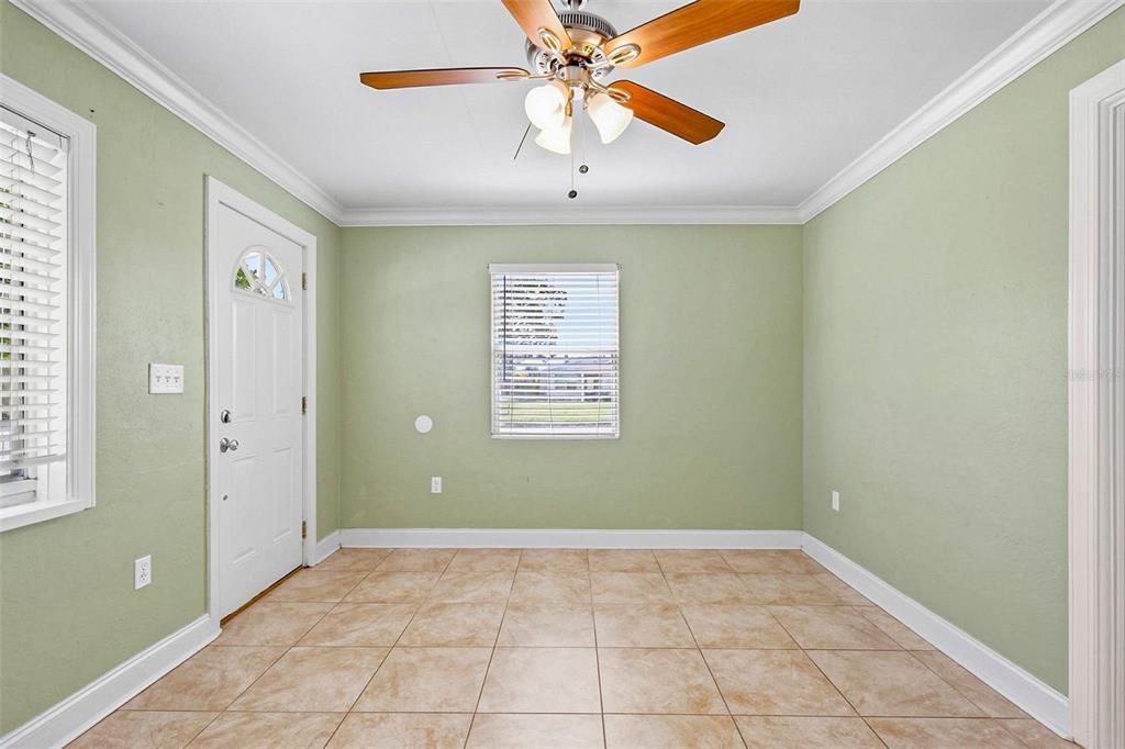 For Sale: $299,900 (2 beds, 1 baths, 943 Square Feet)