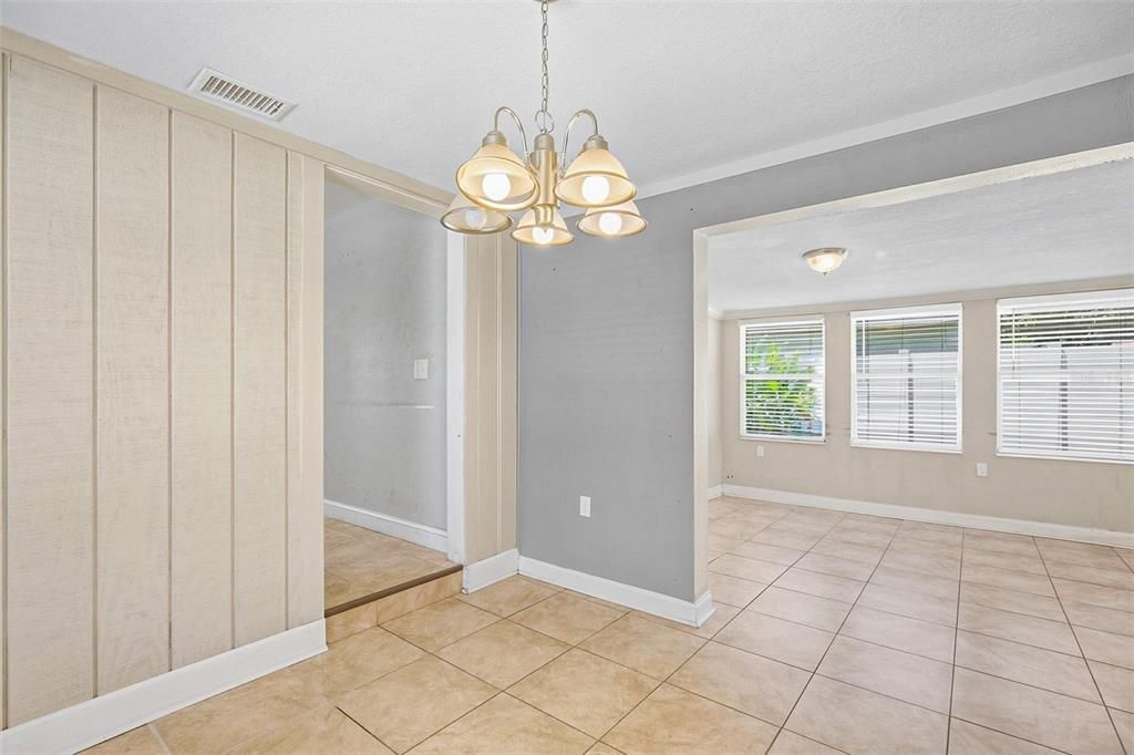 For Sale: $299,900 (2 beds, 1 baths, 943 Square Feet)