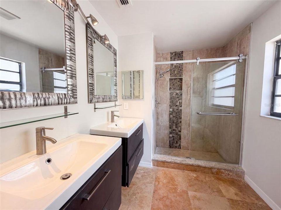 En Venta: $411,000 (3 camas, 2 baños, 1466 Pies cuadrados)