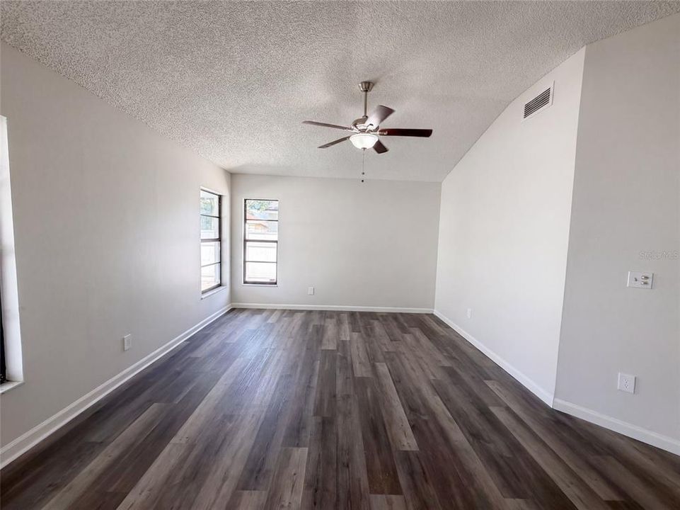 En Venta: $411,000 (3 camas, 2 baños, 1466 Pies cuadrados)