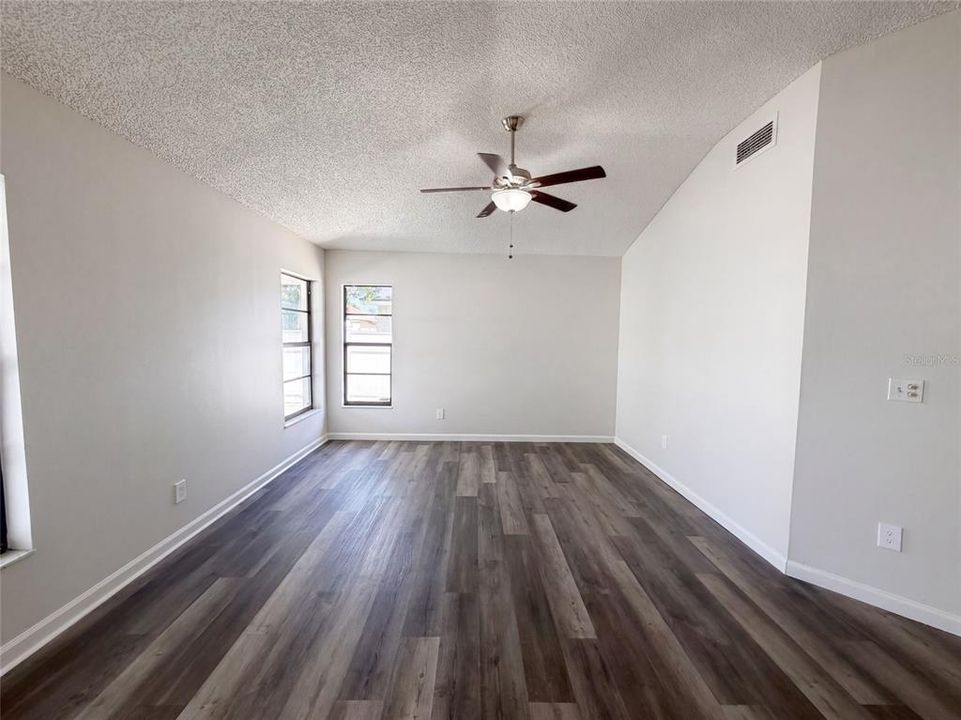 En Venta: $411,000 (3 camas, 2 baños, 1466 Pies cuadrados)