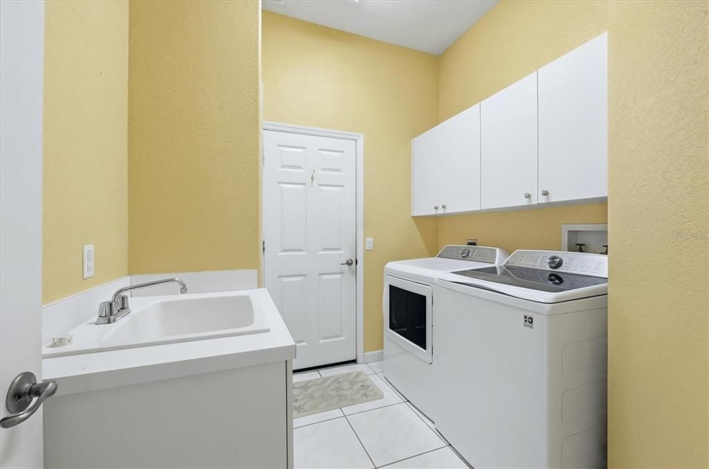 For Sale: $415,000 (3 beds, 2 baths, 2107 Square Feet)