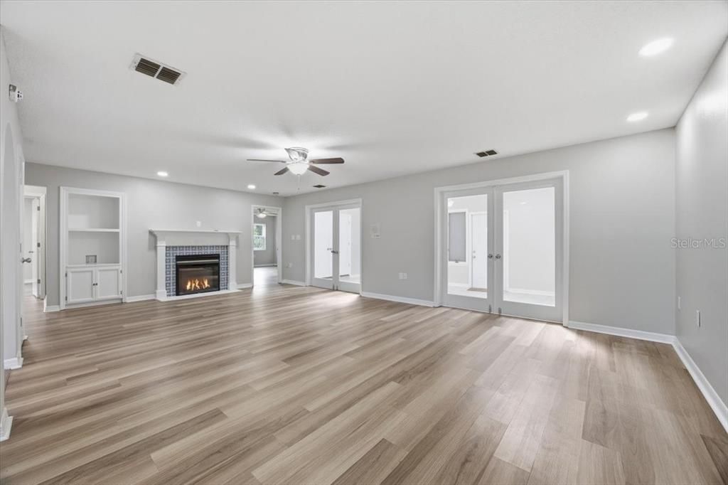 For Sale: $599,975 (4 beds, 2 baths, 3360 Square Feet)