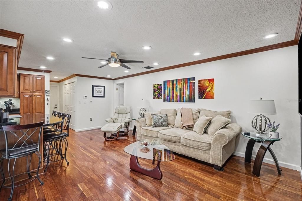 En Venta: $410,000 (3 camas, 2 baños, 1684 Pies cuadrados)