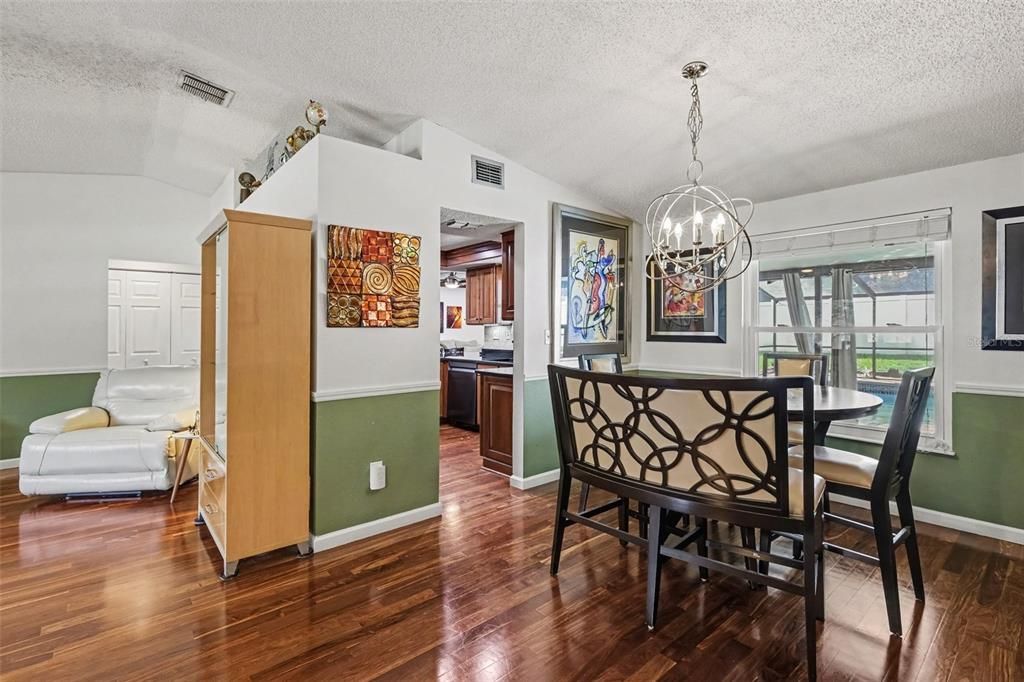 En Venta: $410,000 (3 camas, 2 baños, 1684 Pies cuadrados)