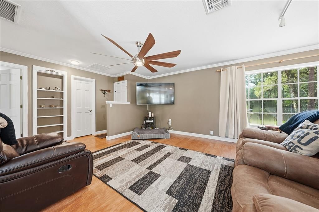For Sale: $420,000 (3 beds, 2 baths, 1720 Square Feet)