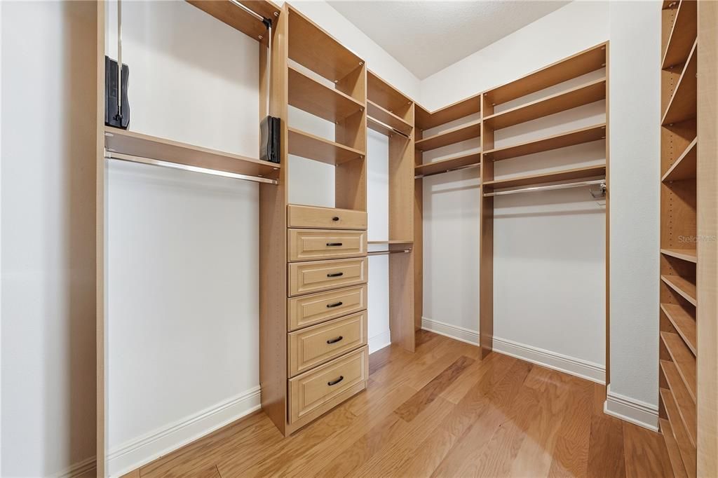For Sale: $799,900 (3 beds, 2 baths, 2000 Square Feet)