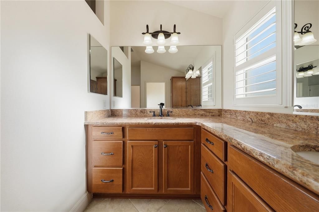 For Sale: $799,900 (3 beds, 2 baths, 2000 Square Feet)