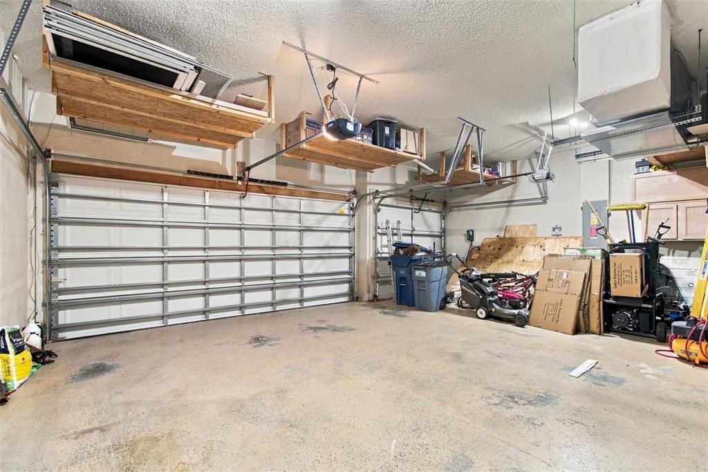 合同活跃: $609,900 (5 贝兹, 3 浴室, 2618 平方英尺)