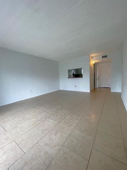В аренду: $1,300 (1 спален, 1 ванн, 742 Квадратных фут)