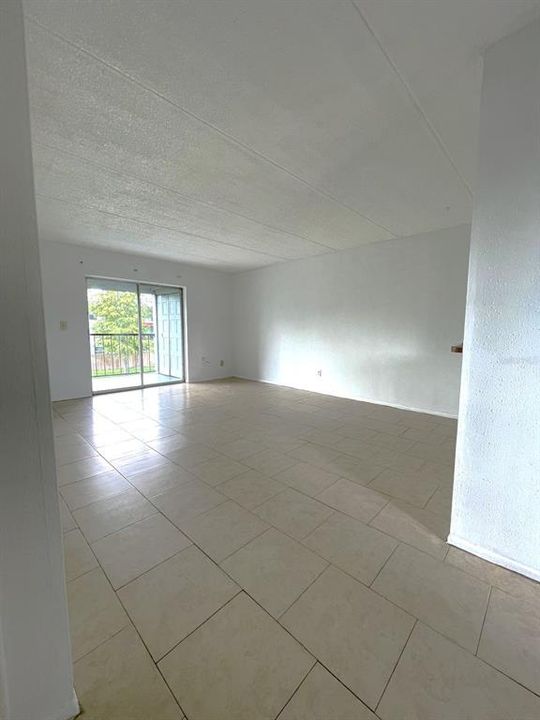 В аренду: $1,300 (1 спален, 1 ванн, 742 Квадратных фут)