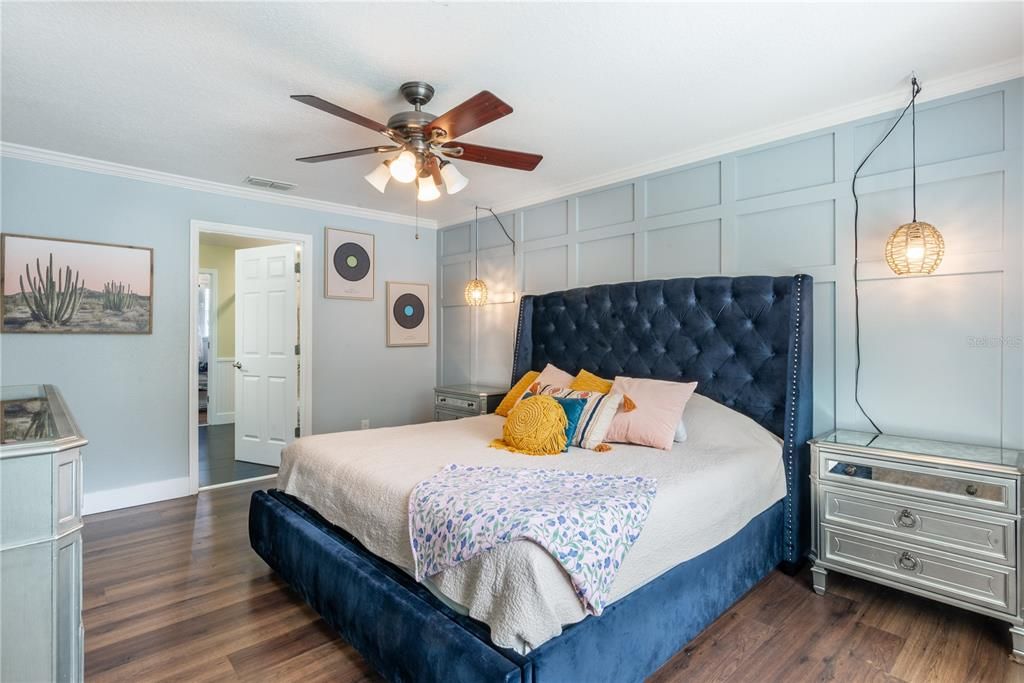 For Sale: $450,000 (5 beds, 2 baths, 2448 Square Feet)